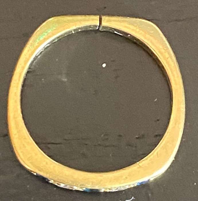 18ct yellow gold with 3 blue Sapphire`s and 2 Diamond`s