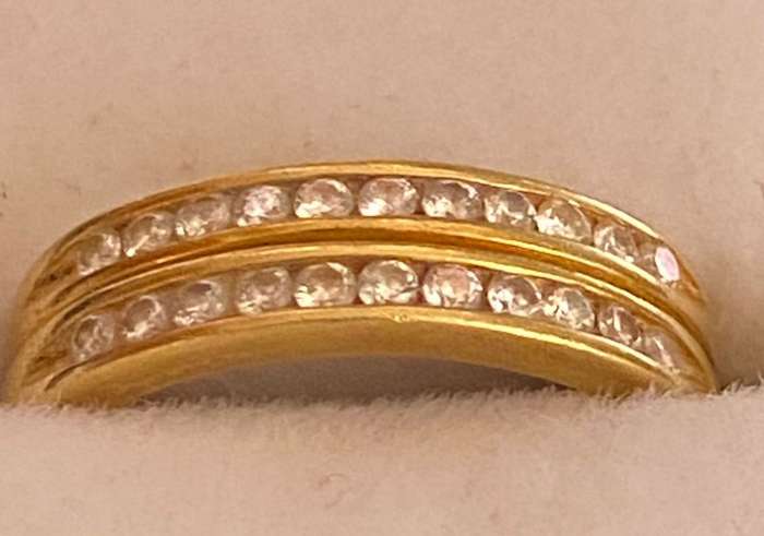 18ct Double band ring with 22x Diamonds