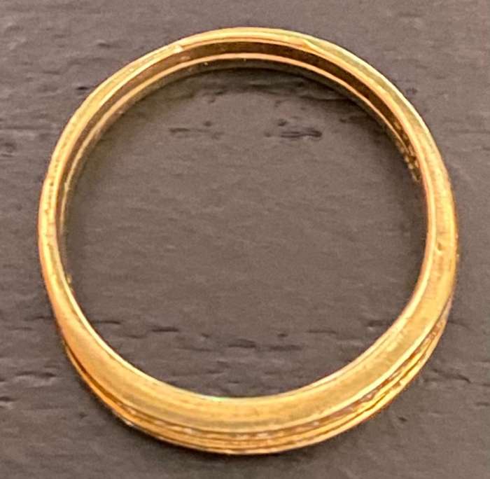 18ct Double band ring with 22x Diamonds