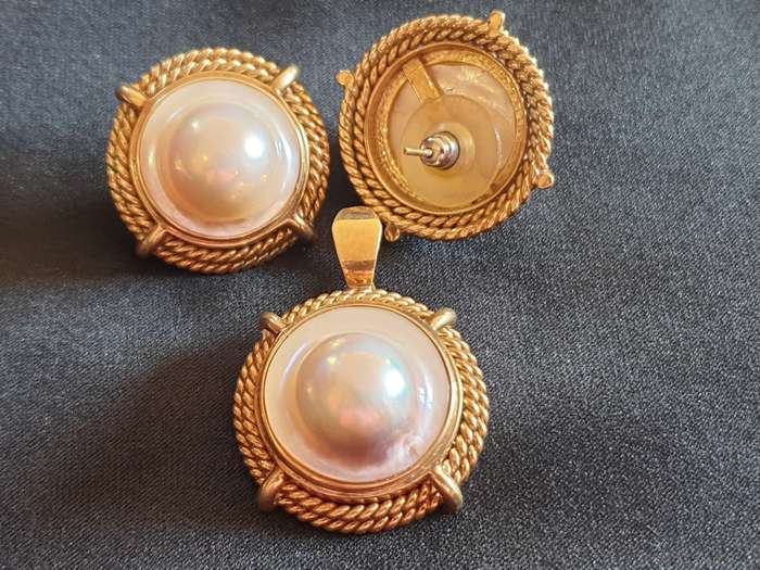 9ct double twist rope edging earring & pendant set with large mabe pearls on genuine pearl necklace