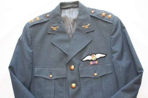SAAF -- SOUTH AFRICAN AIR FORCE - PILOTS STEP OUT TUNIC -- LIEUTENANT 1982