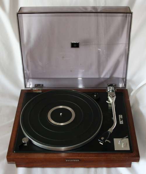 PIONEER PL25 TURNTABLE, RECORD PLAYER,PHONOGRAPH-- GREAT CONDITION