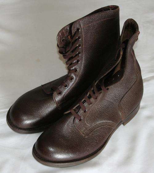 SADF-- BROWN LEATHER BOOTS -- SIZE 9 -- NEW UNUSED CONDITION -- BUSH WAR ERA
