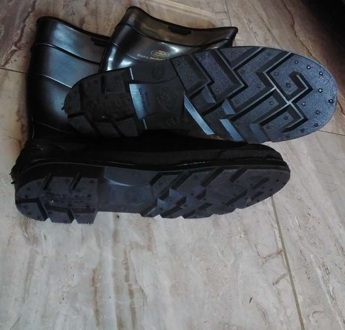 UNUSED BATA Gum Boots, Sizes 10 Only (BID PER PAIR)!!!