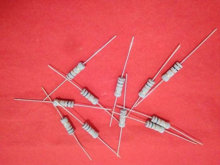 UNUSED...Metal Oxide Resistors. No given Specs By Manufacturer (Bid Per Pack Of 100x)!!!