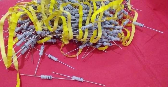 UNUSED...Metal Oxide Resistors. No given Specs By Manufacturer (Bid Per Pack Of 100x)!!!