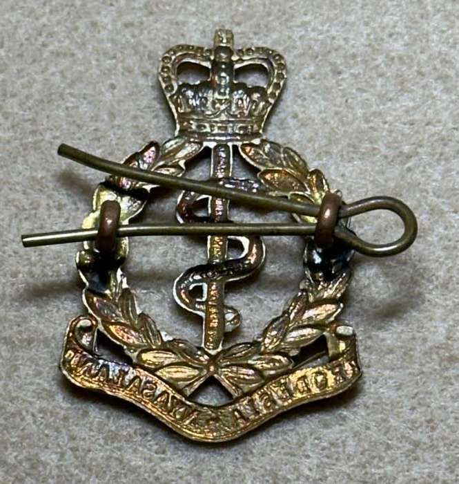 Rhodesian Medical Corps - QC CAP BADGE