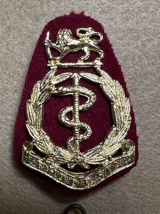 Rhodesian Medical Corps - CAP AND COLLAR ANNODISED ON FLASH
