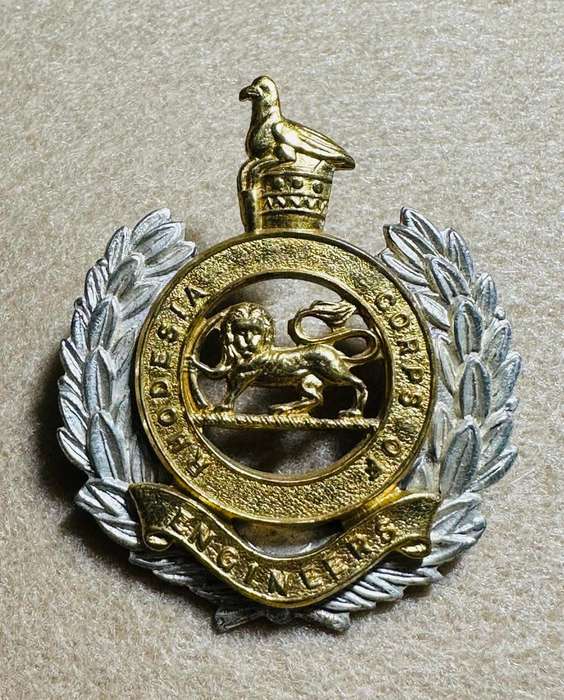 Rhodesian Corps of Engineers - SET Cap and Collar Rhodesia with Bird