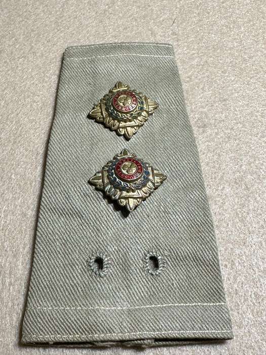Rhodesian Forces - SINGLE LT RANK BOARDS/SLIP ONS WW2