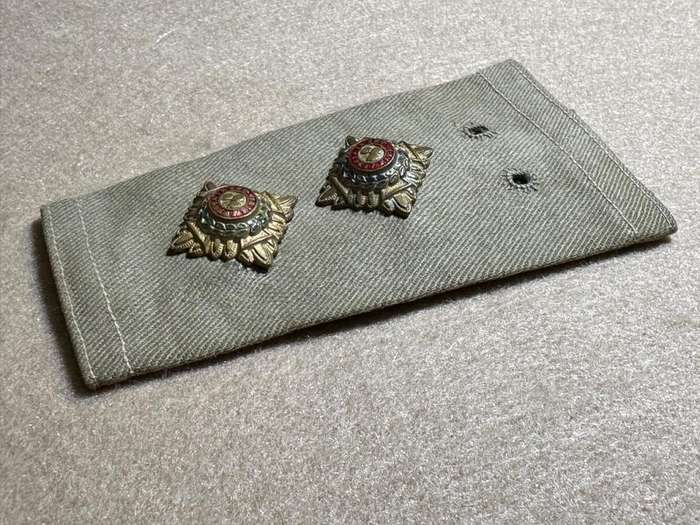 Rhodesian Forces - SINGLE LT RANK BOARDS/SLIP ONS WW2