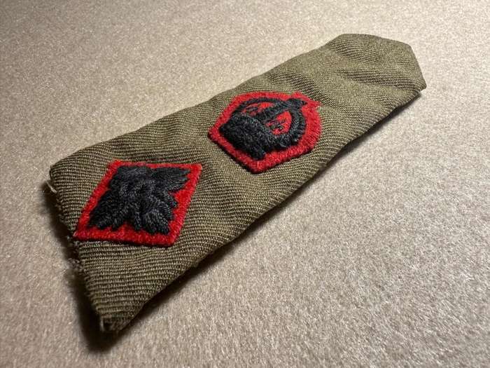 Rhodesian Forces - SINGLE SLIP ON LT COL WW2 WITH RED BACKING
