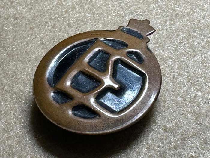 Rhodesian Forces - ESSENTIAL WAR SERVICES LAPEN PIN