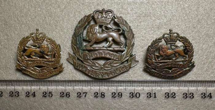 Rhodesia Corps of Military Police 1965-70 - Set of Cap Badge and Two Collars Brass - Variation 3