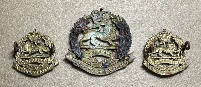 Rhodesia Corps of Military Police 1965-70 - Set of Cap Badge and Two Collars Brass - Variation 3