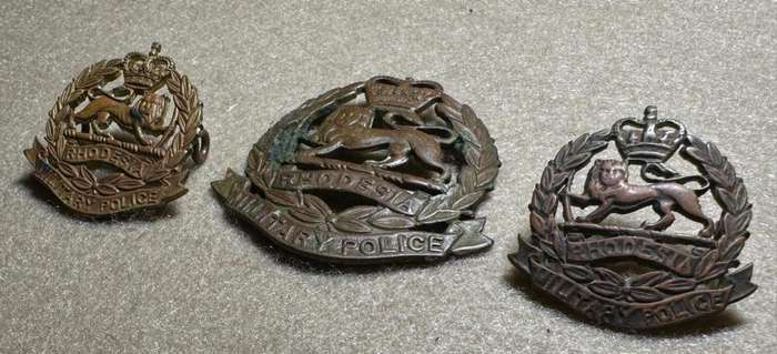 Rhodesia Corps of Military Police 1965-70 - Set of Cap Badge and Two Collars Brass - Variation 3