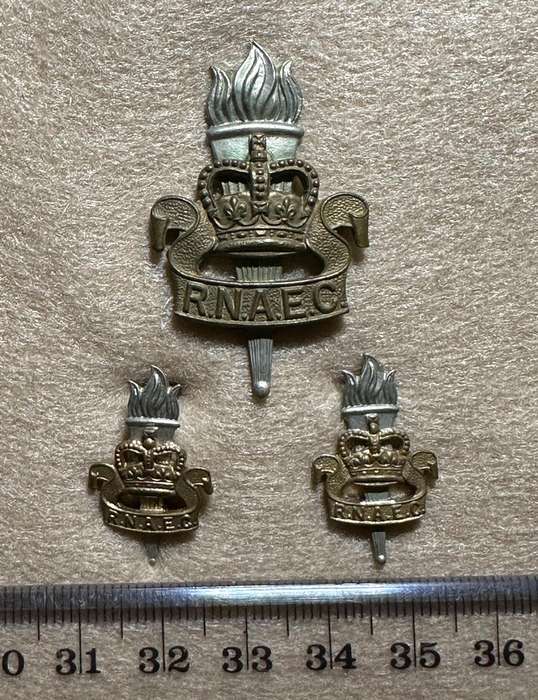 Rhodesia and Nyasaland Army Education Corps - SET BERET AND COLLAR BADGES METAL - 1956 - 1964