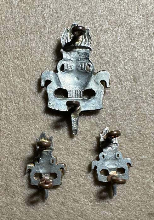 Rhodesia and Nyasaland Army Education Corps - SET BERET AND COLLAR BADGES METAL - 1956 - 1964