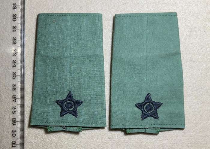 Rhodesian Guard Force - OFFICERS RANK - PAIR SLIP ON JUNIOR COMMANDANT GRADE 1