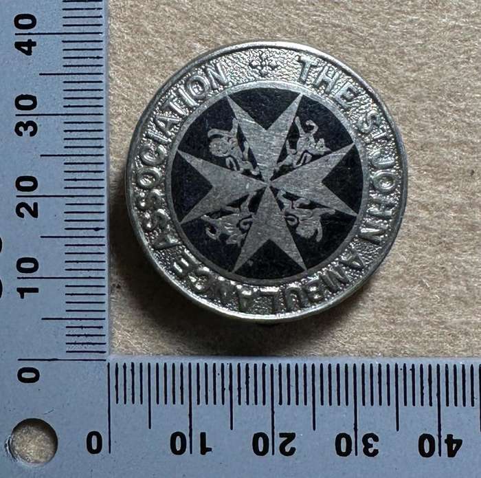 Rhodesian ST JOHNS - BERET BADGE METAL, Registered at St Johns Gate, London