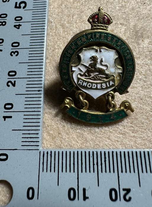 Rhodesia BRITISH EMPIRE SERVICE LEAGUE - BESL KINGS CROWN 2 PIECE  - LAPEL BADGE - 1924