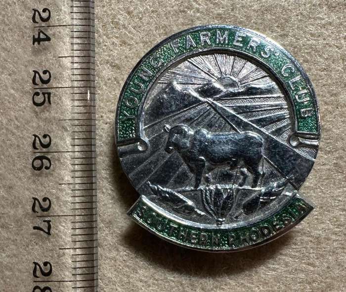 SOUTHERN RHODESIA - YOUNG FARMERS CLUB BADGE, by FATTORINI & SONS, BIRMINGHAM