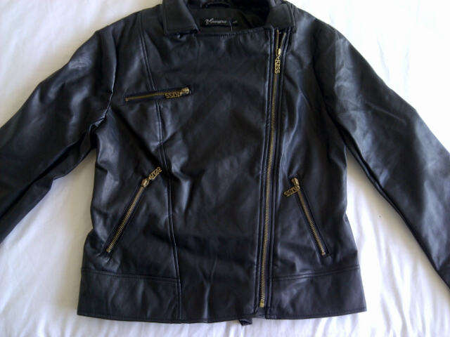 ***Stunning Ladies Short Cut Leather Look Jacket with Funky Design***Black ONLY***BRAND NEW***