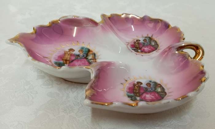 Colourful snack bowl with romantic scene