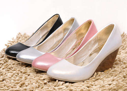 !!! PLUS SIZE !!! Classic Wedge in Black ( Size 2 - 10)