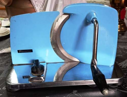 Nice Vintage Blue Pineware Bread Slicer -In working/good order