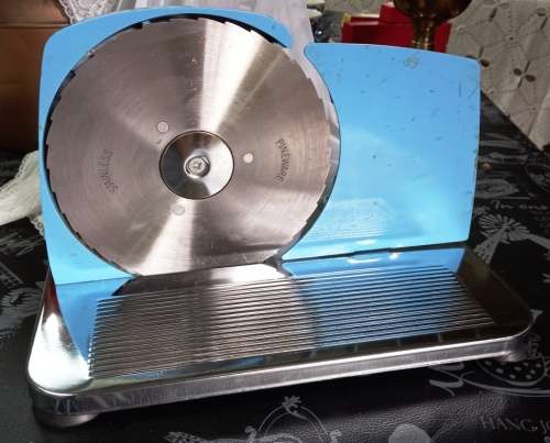 Nice Vintage Blue Pineware Bread Slicer -In working/good order