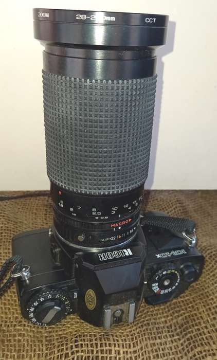 Vintage Ricoh KR-10x SLR Camera with zoom lens-28-200mm CCT 1:40 MC @72 610013 CPCAuto Macro-Good