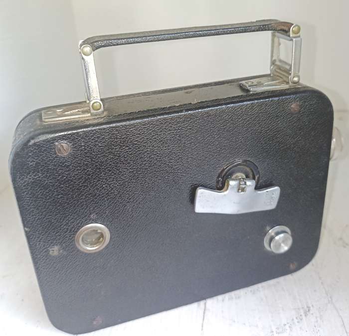 Vintage Cine-kodak Eight-25 movie Camera-wind up mechanism working