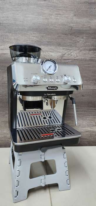 Delonghi - La Specialista Arte Manual Pump Espresso Machine - EC9155.MB