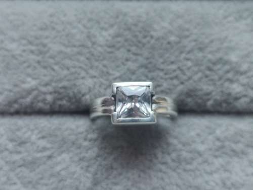 DISCOUNT!! Silver Solitaire Ring