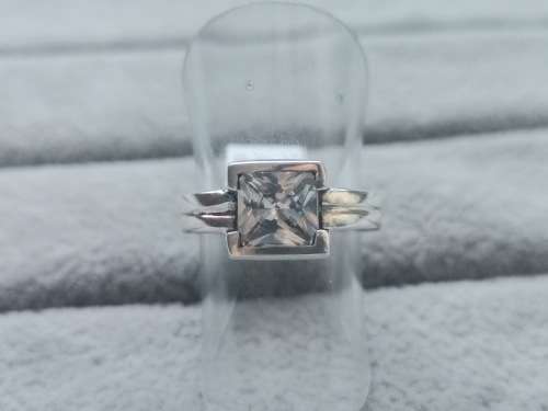 DISCOUNT!! Silver Solitaire Ring