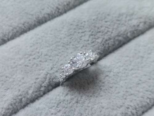 DISCOUNT!! Dazzling Silver Ring