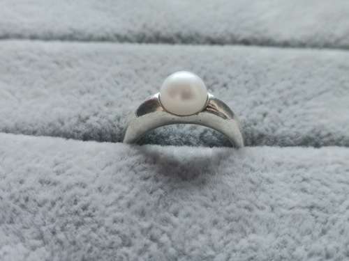 DISCOUNT!! Dainty Silver Pearl Ring