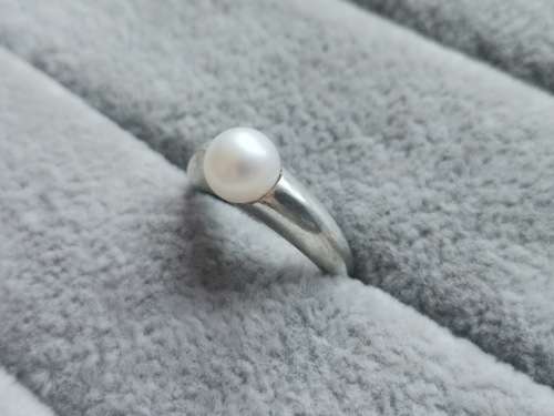 DISCOUNT!! Dainty Silver Pearl Ring