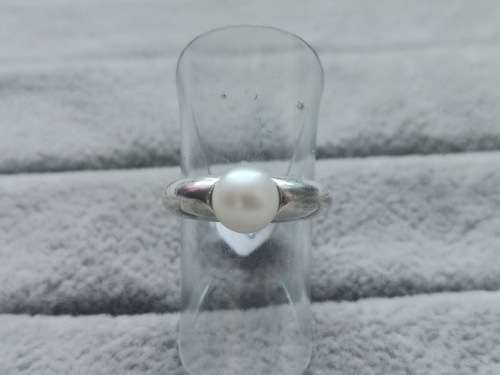 DISCOUNT!! Dainty Silver Pearl Ring