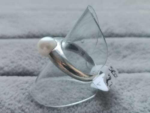 DISCOUNT!! Dainty Silver Pearl Ring