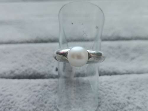 DISCOUNT!! Dainty Silver Pearl Ring