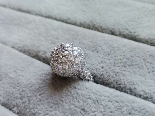 DISCOUNT!! Dazzling Silver Ring