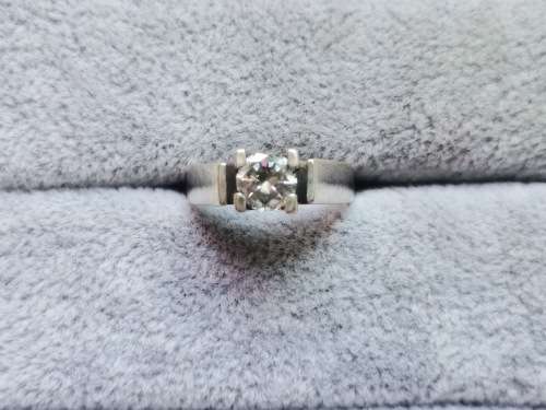 DISCOUNT!! Silver Solitaire Ring