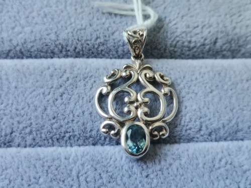 Discount!! Detailed Silver Topaz Pendant