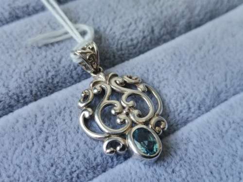 Discount!! Detailed Silver Topaz Pendant