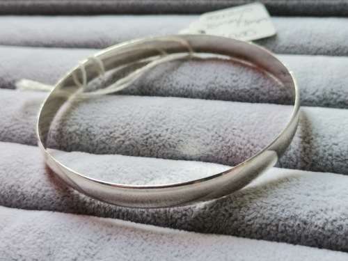 Discount!! Medium Silver Bangle