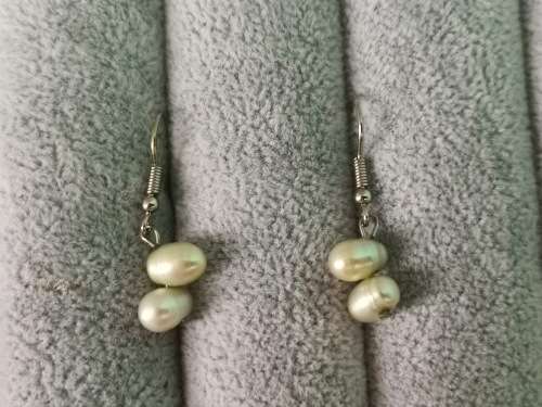 Discount!! Freshwater Pearl necklace and Earring Set