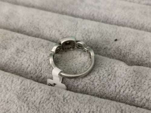 DISCOUNT!!! Dazzling Silver Ring