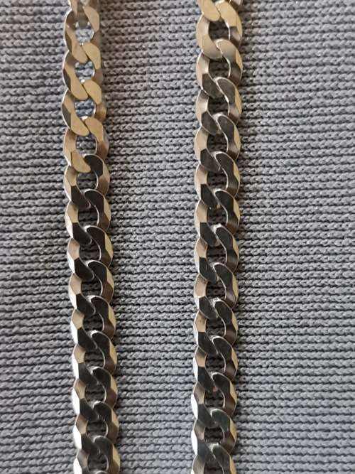 **R1 Auction**  Silver Curb Chain